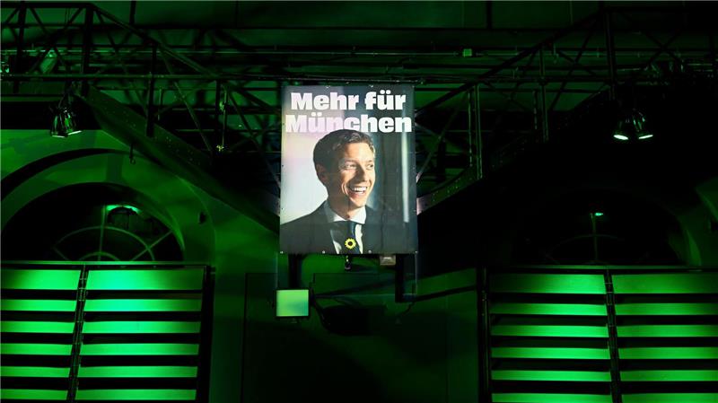 Dieter Reiter (l) konnte sich im Rennen um das Münchner Rathaus nicht gegen Dominik Krause durchsetzen. (Archivbild)