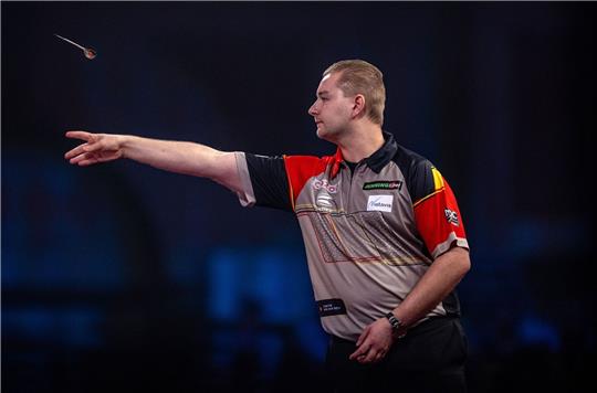 Dimitri van den Bergh setzte sich gegen Krzysztof Ratajski mit 4:1 durch.