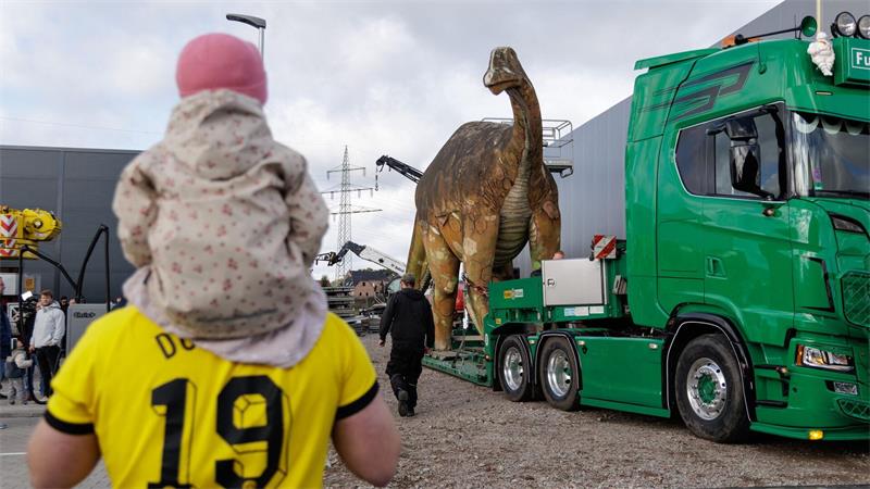 Dino-Dame „eLise“ muss umziehen.