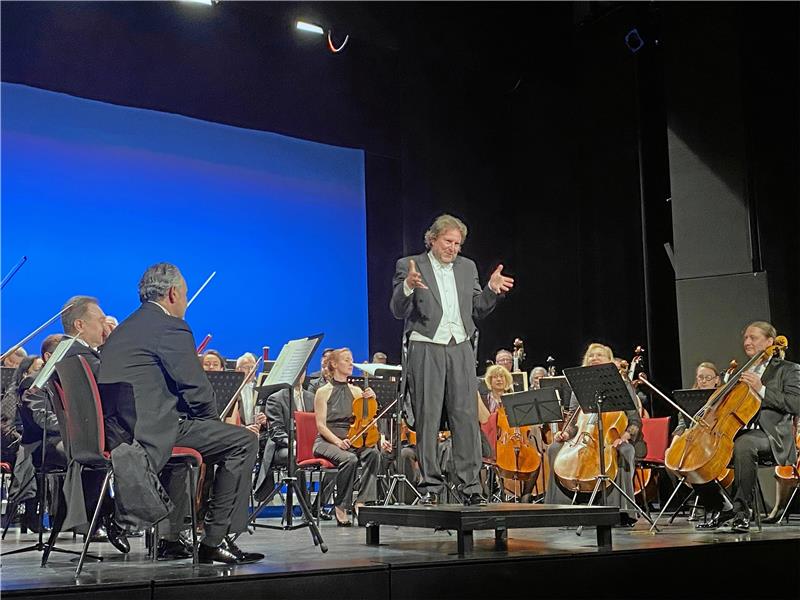 Capucon macht Auftakt der Harzburger Musiktage zur Sternstunde Dirigent Juri Gilbo ist überrascht, dass die Zuhörer schon vor dem eigentlichen Konzertschluss eine Zugabe fordern.