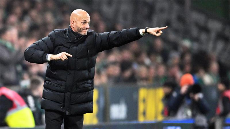 K.o. für Simonis? Wolfsburg-Pleite in Bremen Dirigierte leidenschaftlich seine Mannschaft: Wolfsburgs Trainer Paul Simonis.