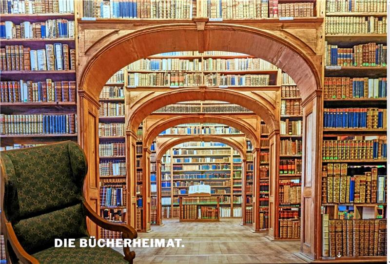 Eine Buchhandlung zum Mitmachen Dirk Junicke und Sonja Weber vor dem ehemaligen Commerzbank-Gebäude, in dem eine „Mitmach-Buchhandlung“ mit gemeinnützigem Hintergrund eröffnet werden soll. Fotos: Schlegel/Privat