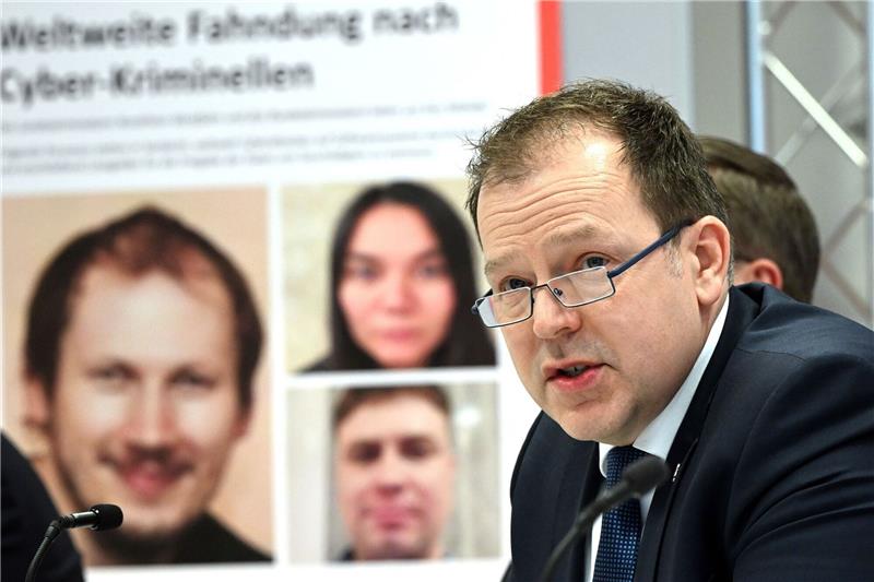 Ermittler enttarnen internationales Hacker-Netzwerk Dirk Kunze, Leiter des Dezernat 42 im Landeskriminalamt Nordrhein-Westfalen, beantwortet Fragen zu dem international agierenden Netzwerk.