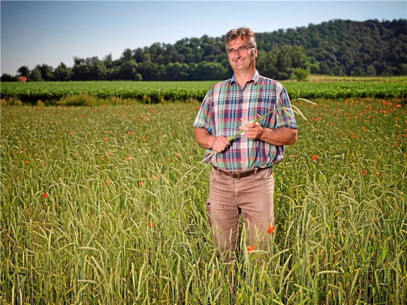 Genossenschaft für Bio-Brötchen in Jerstedt geplant Dirk Oppermann, Bioland-Landwirt aus Hahausen, ist einer der Bauern, die das Getreide für die Bio-Bäckerei „Harzbrot“ liefern sollen. Foto: Sobotta/Öko-Modellregion