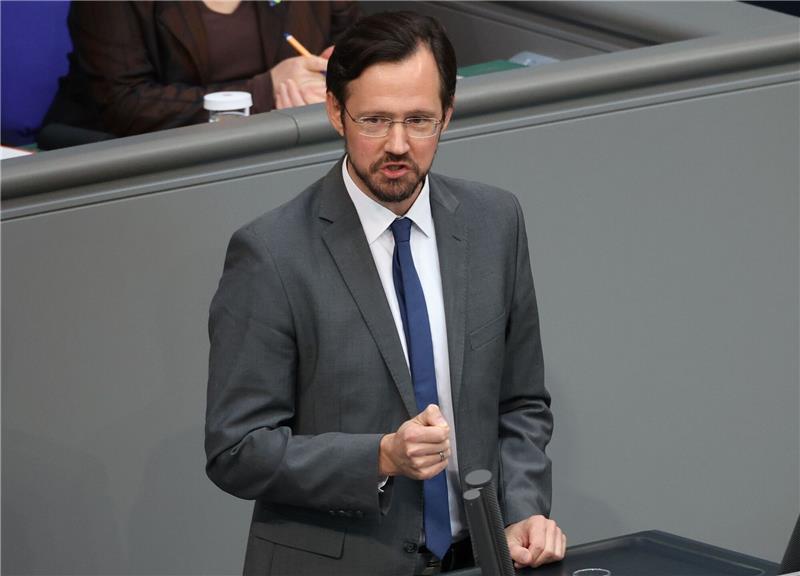 SPD will Einigung bei E-Auto-Prämie und Agrardiesel prüfen Dirk Wiese ist Vizefraktionsvorsitzender der SPD. Hier im Bundestag.