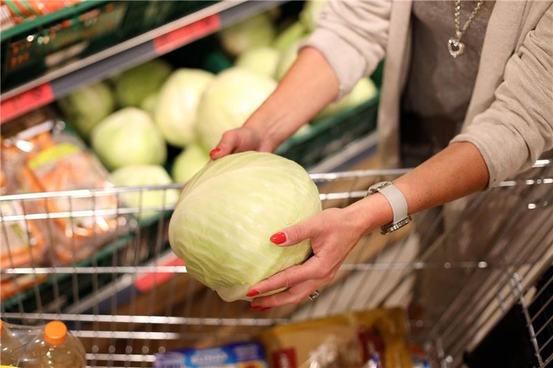 Verbraucher kaufen am liebsten beim Discounter Discounter sind laut einer Umfrage bei der Mehrheit der Deutschen sehr beliebt.
