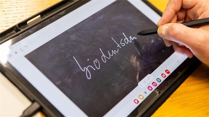 „Biodeutsch“ zum Unwort gekürt - Jury sieht Alltagsrassismus Diskriminierend und „eine Form von Alltagsrassismus“ - der Begriff „biodeutsch“ ist von einer Jury zum „Unwort des Jahres“ 2024 gewählt worden.