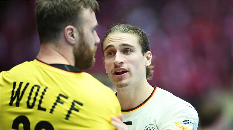 Diskussionsbedarf zwischen Andreas Wolff und Juri Knorr.