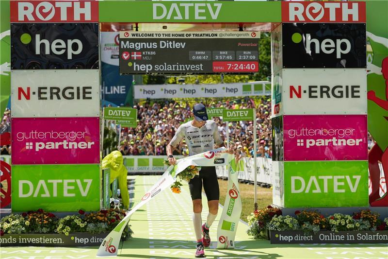 Ditlev unterbot damit die Roth-Rekordmarke von Jan Frodeno von 2016 (7:35:39) um fast elf Minuten.