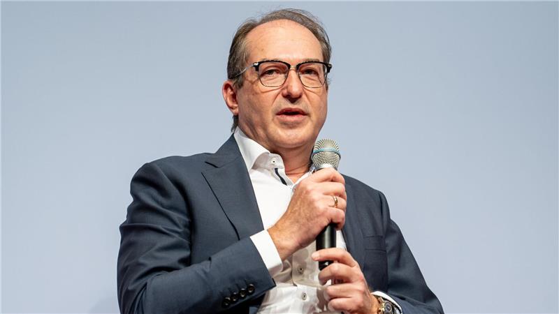 Dobrindt sprach mit Blick auf die Ampel von einem geerbten Problem. 