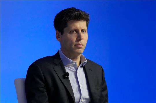 Doch wieder zu OpenAI? Sam Altman soll in Gesprächen mit dem Verwaltungsrat über eine Rückkehr in die Firma sein.