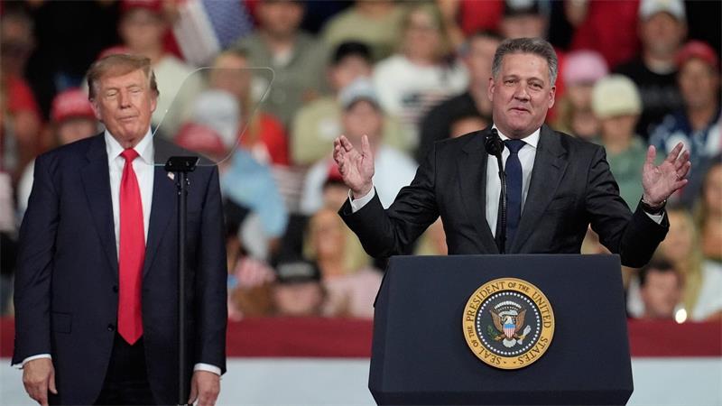 Döllner mit Trump - „weit mehr als eine Frage des schlechten Geschmacks“. (Archivbild)