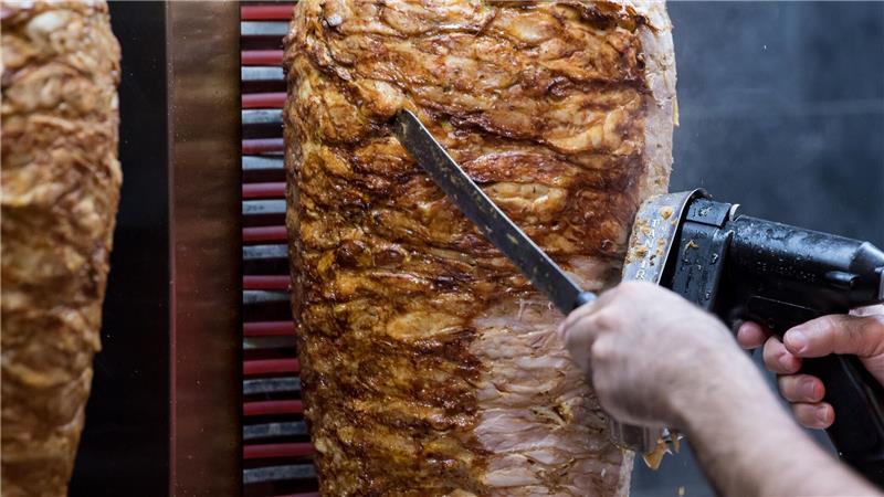 Dönerspieße wurden in einen Graben geworfen. (Symbolfoto) 