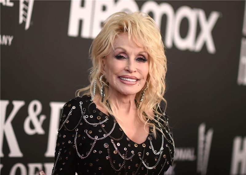 Dolly Parton hatte keine Zeit für Tee mit Prinzessin Kate Dolly Parton bei der Einführungszeremonie der Rock & Roll Hall of Fame 2022.