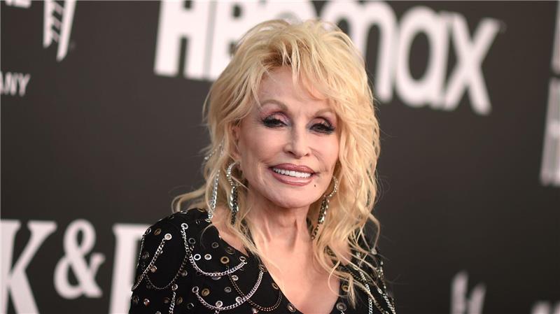 Dolly Parton: „Sehe ich krank aus? Ich arbeite hart hier!“ Dolly Parton musste im September einige Konzerte verschieben. (Archivbild)