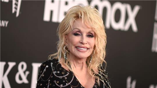Dolly Parton musste im September einige Konzerte verschieben. (Archivbild)