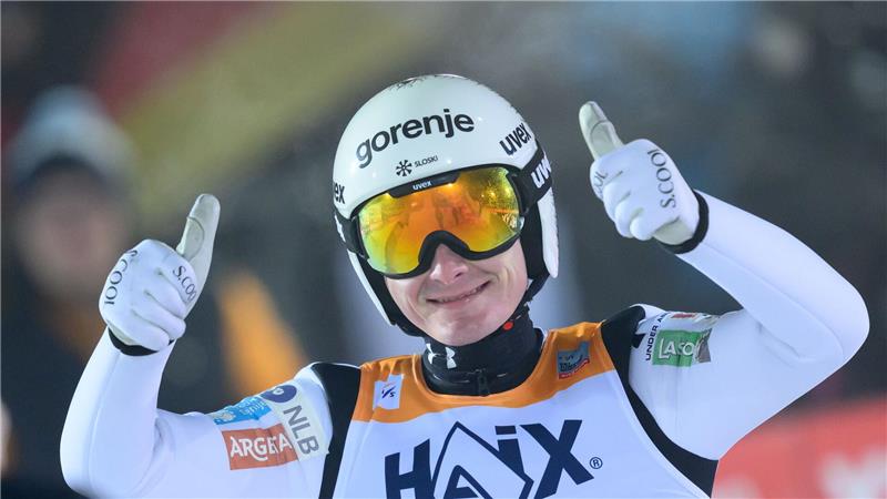 Domen Prevc ist in dieser Saison bisher der Überflieger. (Archivbild)