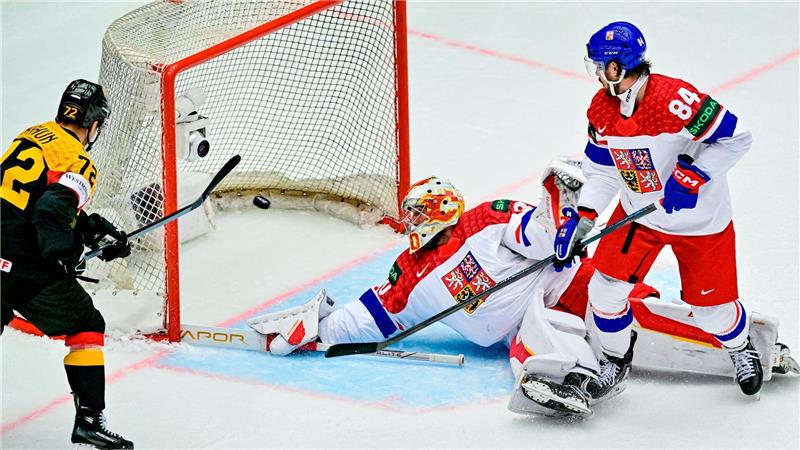 Dominik Kahun verpasste im ersten Drittel den Ausgleich gegen Weltmeister Tschechien.
