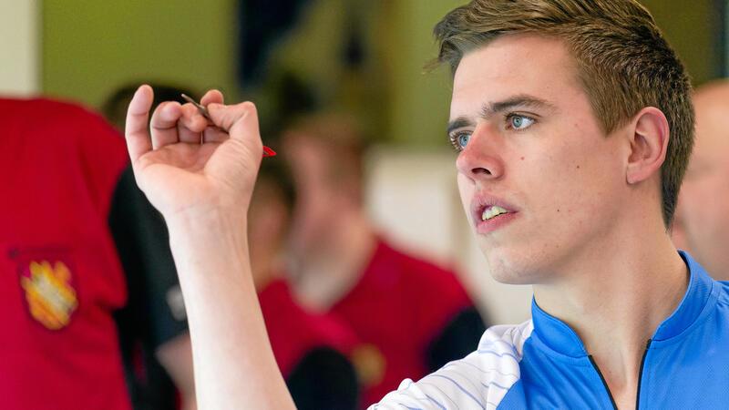 Jerstedter Falken melden sich rechtzeitig zurück Dominik Zumbusch feiert ein gelungenes Comeback im Trikot der Jerstedter Falken und trägt mit einem Einzelsieg zum 7:5-Erfolg gegen den MTV Seesen bei.