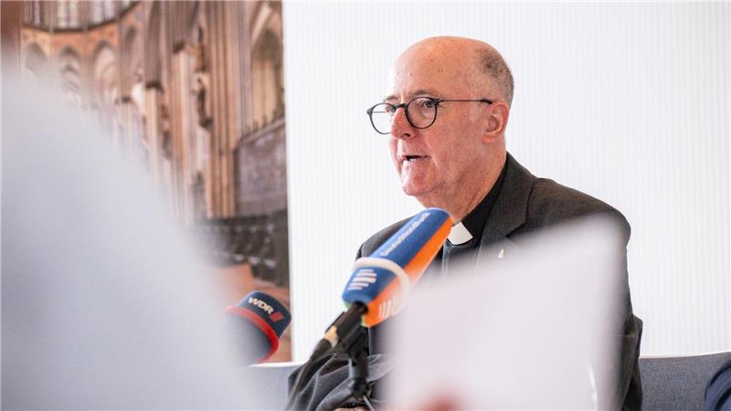 Domprobst Guido Assmann verteidigte bei der Pressekonferenz die neuen Eintrittspreise.
