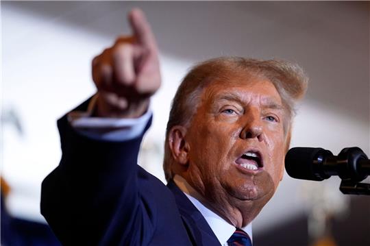 Donald Trump, ehemaliger Präsident der USA, spricht im Januar auf einer Vorwahlparty.