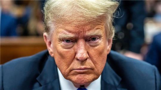 Donald Trump hofft auf ein glimpfliches Ende des Prozesses in Manhattan. (Archivbild)