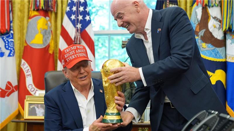 Donald Trump (l) und die Fußball-WM: längst ein politisches Thema. (Archivbild)