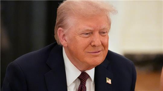 Donald Trump sieht in der Milliardenstrafe gegen Google vor allem eine Attacke auf ein US-Unternehmen. (Archivbild)