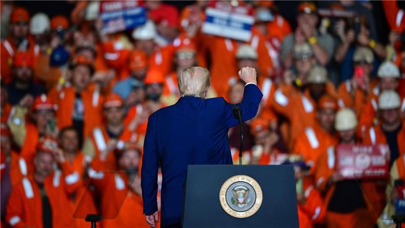 Trumps neue Stahlzoll-Ankündigung: Eine Provokation zu viel? Donald Trump während seines Auftritts in einem Stahlwerk in West Mifflin in Pennsylvania.