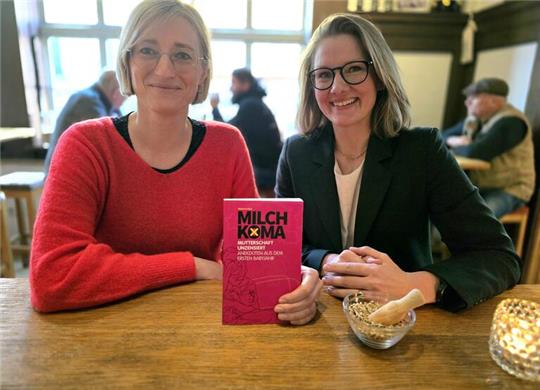 Donata Prietz (rechts) und Nadine Filko laden zum Weltfrauentag ins Brauhaus ein.