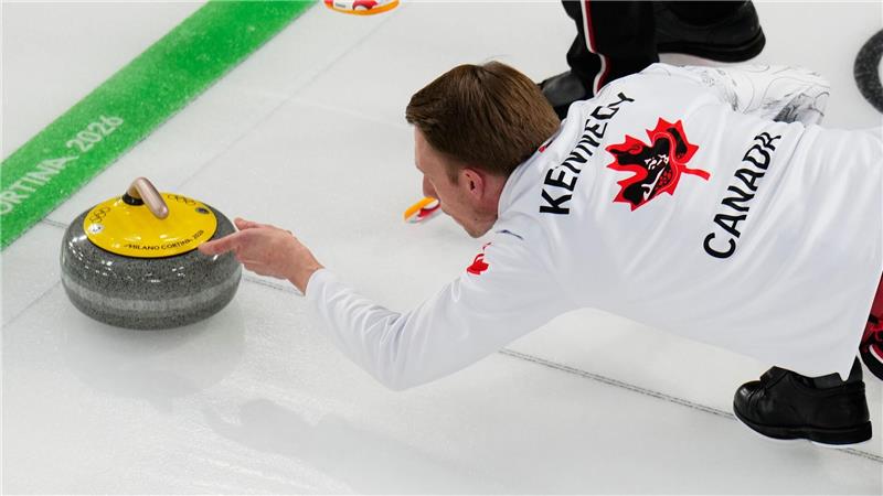 Doppelberührungen des Steins sind im Curling verboten. (Archivbild)
