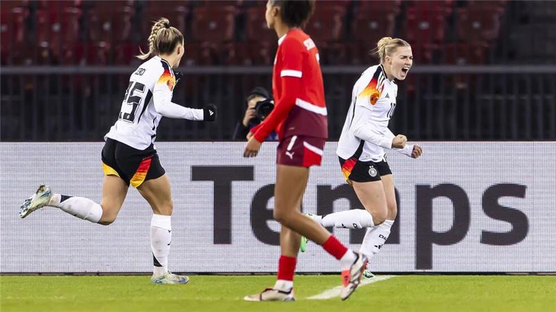 Doppelpack im DFB-Dress: Frankfurts Laura Freigang (r.)