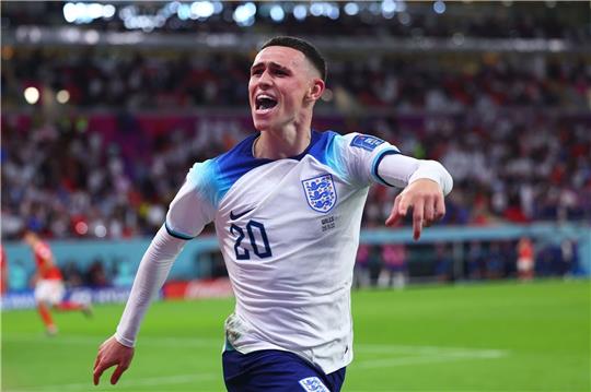 Doppelschlag: Wenige Sekunden nach der Führung bejubelt Englands Phil Foden seinen Treffer zum 2:0.