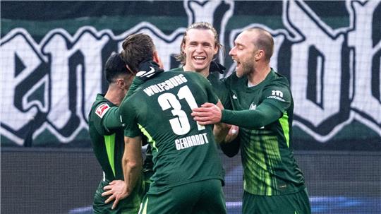 Doppeltorschütze für Wolfsburg: Offensivmann Patrick Wimmer (M.).