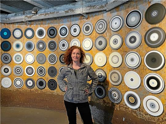 Doris Marten, präzise Malerin des Konstruktivismus, bestreitet eine Doppelausstellung im Weltkulturerbe Rammelsberg und Goslarer Altstadt.  Foto: Weltkulturerbe Rammelsberg