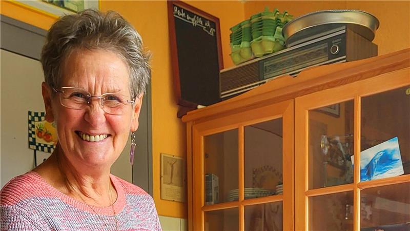 Doris Möglich backt weiterhin frisches Brot für ihre weiblichen Gäste in der Frauenpension „Arleta.“