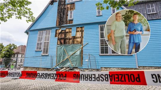 Dorothea El-Bathich (l.) und Dorothea Römpage aus dem Kirchenvorstand laden am Sonntag zum Gottesdienst ins Gemeindehaus ein. Jetzt heißt es abwarten, wie hoch der Schaden an der Marktkirche ist.