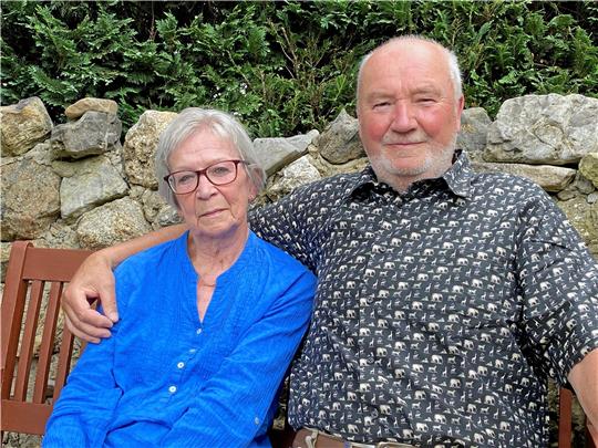 Dorothea und Udo Raders blicken auf 50 gemeinsame Ehejahre zurück und freuen sich über die Zeit, die sie miteinander verbringen.  Foto: Nachtweyh