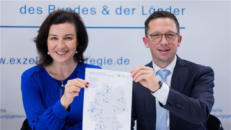 Oldenburg und Bremen wollen Elite-Unis werden Dorothee Bär (CSU), Bundesforschungsministerin, und Falko Mohrs (SPD), niedersächsischer Minister für Wissenschaft und Kultur, informierten über die Auswahl in der Exzellenzstrategie.
