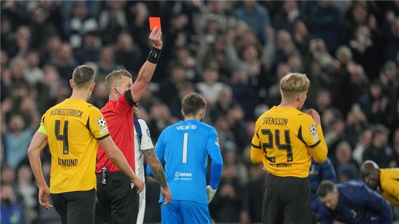 Dortmund spielte früh nur noch mit zehn Mann.