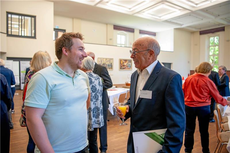 60 Jahre Abschluss: TU Clausthal verleiht Diamant-Diplome Dr. Ahmed Demnati (re.) reist extra aus Marokko in den Oberharz. Foto: Dell'Aquila/TU Clausthal