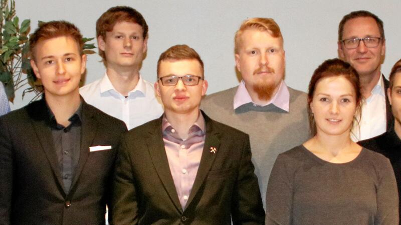 CDU-Kreisverband Goslar schickt zwei Bewerber ins Rennen Dr. Constantin Weigel (l.) aus Clausthal-Zellerfeld kandidiert im Wahlkreis Goslar-Osterode-Northeim als CDU-Bewerber für den Bundestag. Am Donnerstag dieser Woche steht die Nominierung an. Weigel tritt gegen zwei weitere Bewerber an. Rechts hinten ist der ehemalige CDU-Bundestagsabgeordnete Dr. Roy Kühne zu sehen.