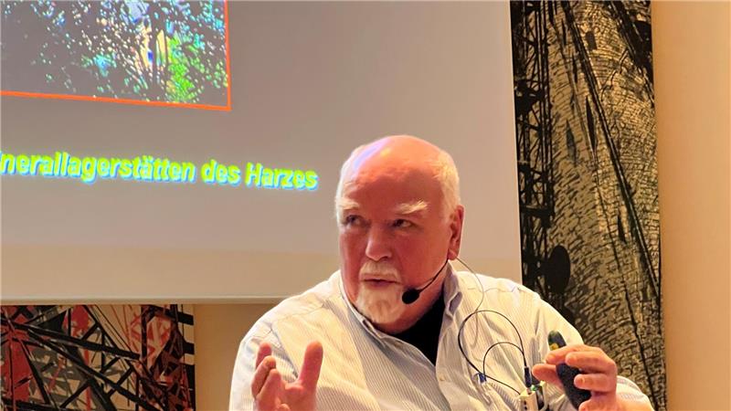 Dr. Klaus Stedingk berichtet über die Erzlagerstätten des Harzes.