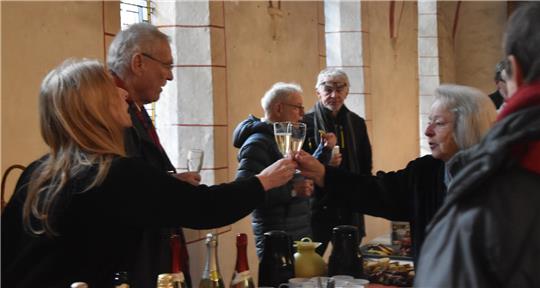 Dr. Otmar Hesse (2. von links) feierte seinen 85. Geburtstag mit einem kleinen Empfang in der Marktkirche.