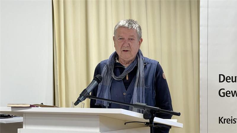Dr. Peter Schyga spricht über Parallelen zwischen dem Nationalsozialismus und der heutigen Gesellschaft.