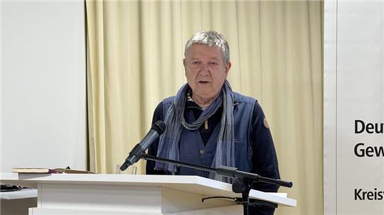Dr. Peter Schyga spricht über Parallelen zwischen dem Nationalsozialismus und der heutigen Gesellschaft.