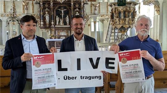 Dr. Sebastian Röthele (Sympatec), Janusch Zydek (Sparkasse Hildesheim-Goslar-Peine) und Ulrich Windaus (Windaus-Labortechnik) in der Clausthaler Marktkirche: Dort wird am 20. September auch das Eröffnungskonzert stattfinden.