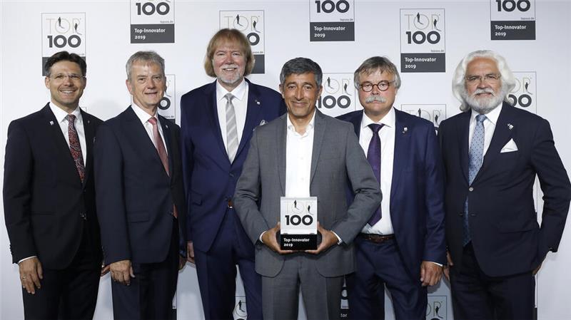 Clausthal-Zellerfeld: Sympatec gewährt Blick hinter die Kulissen Dr. Sebastian Röthele (v.l.), Dr. Detlef Niebuhr, Dr. Wolfgang Witt, Ranga Yogeshwar, Dr. Ulrich Kesten und Dr. Stephan Röthele bei der Preisverleihung zum Top-100-Innovator.