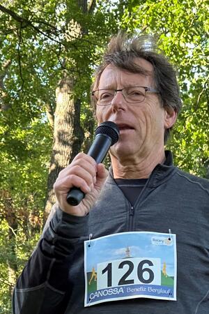 Mit Harzburgs Glücksschweingeld kann 2025 viel Gutes getan werden Dr. Thomas Stumpf wird in diesem Jahr wieder einen Canossa-Benefiz-Berglauf organisieren. Dafür bekommt er 1000 Euro aus dem GZ-Glücksschweinchentopf.