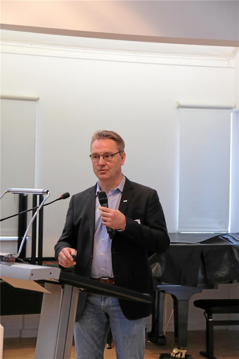 Dr. Tobias Steffen